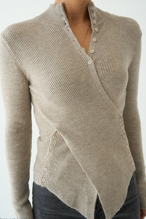 Strickbody mit Knöpfen