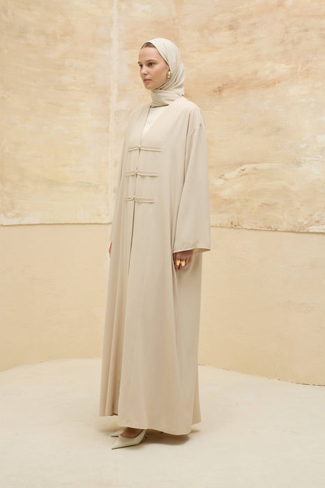 Abaya mit Perlendetails