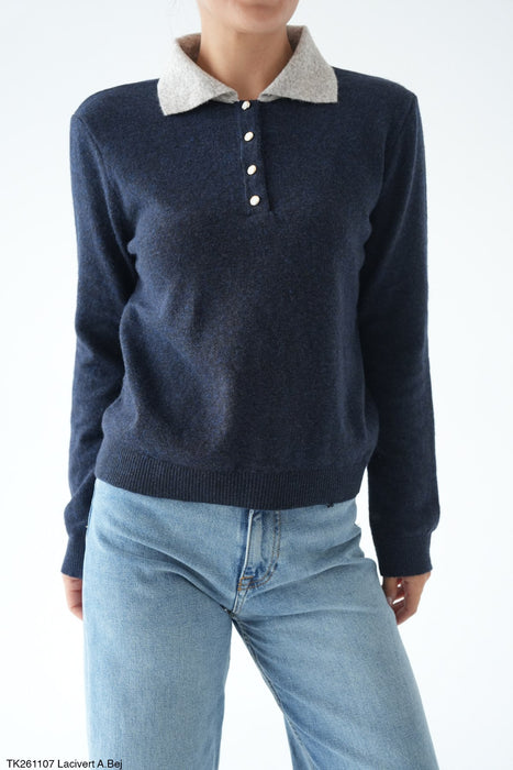 Strickshirt mit buntem Kragen