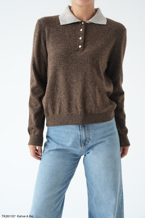 Strickshirt mit buntem Kragen