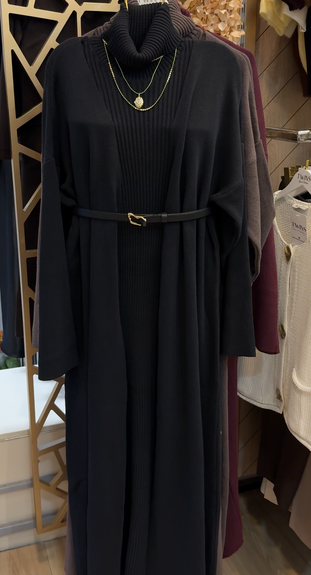 Geripptes Rollkragen Maxikleid mit Mantel-Cardigan Set schwarz